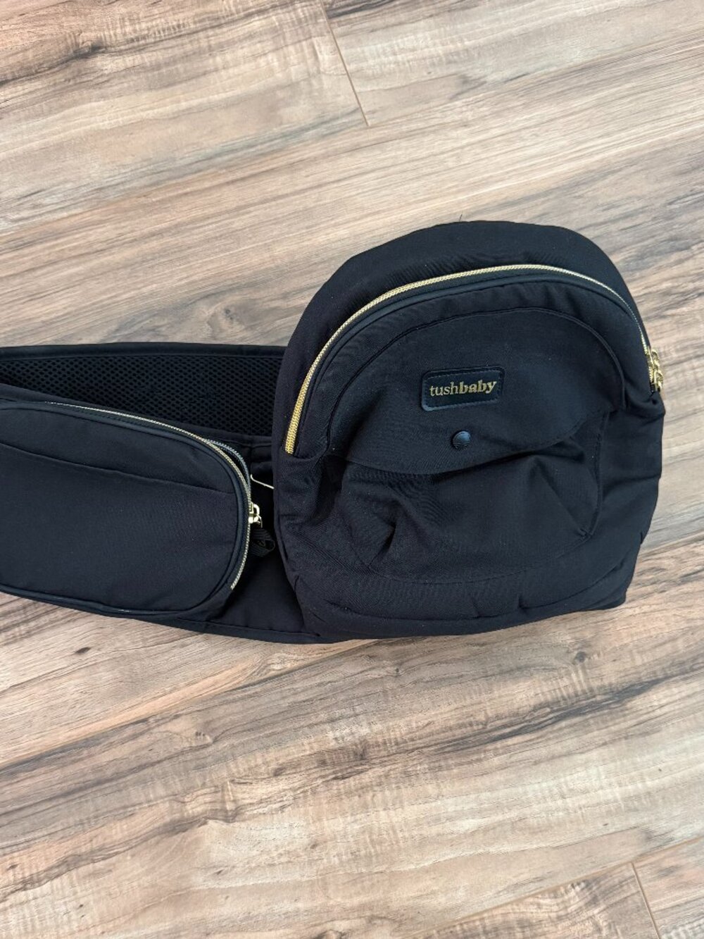 Tushbaby Hip Carrier Black/Gold